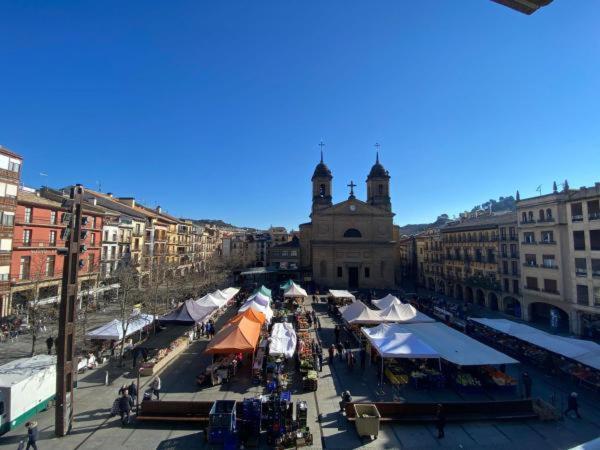 Erdizka, Centrico Apartamento Turistico Con La Mejor Vista Plaza De Los Fueros Estella Exteriör bild