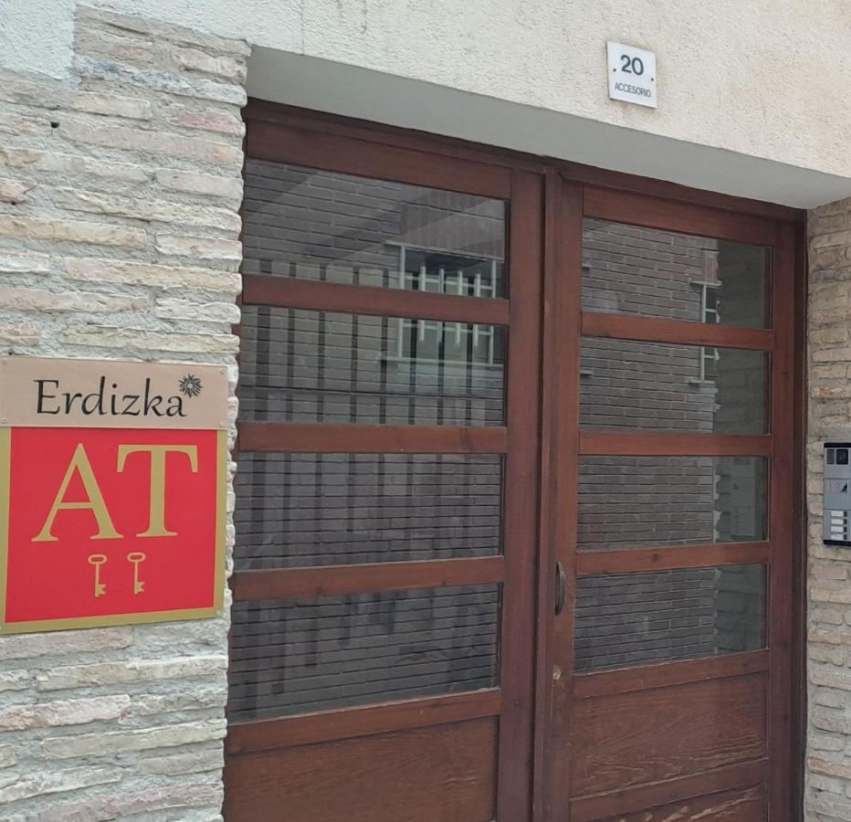 Erdizka, Centrico Apartamento Turistico Con La Mejor Vista Plaza De Los Fueros Estella Exteriör bild